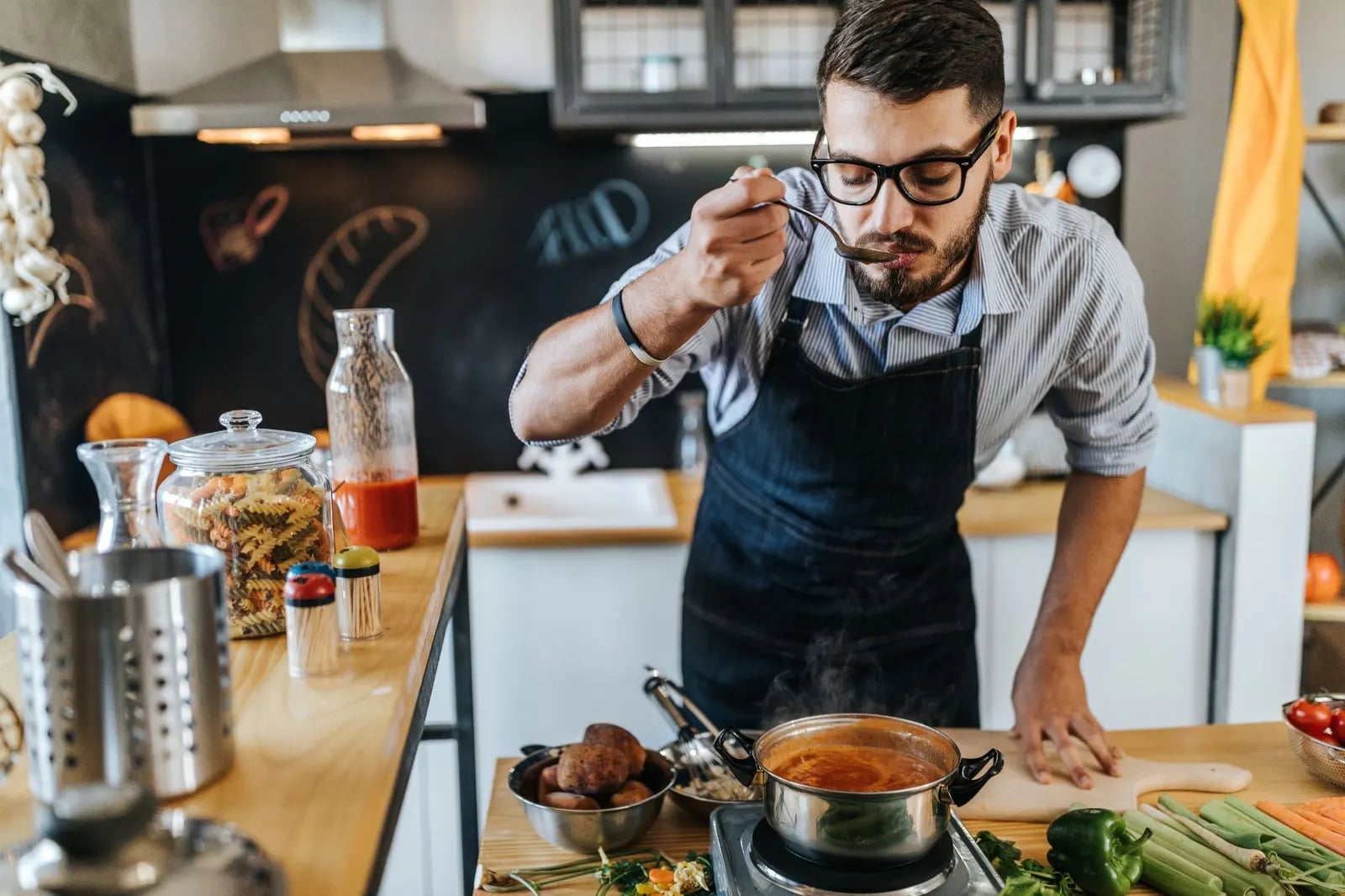 A Quitoque chef tasting a dish in the kitchen